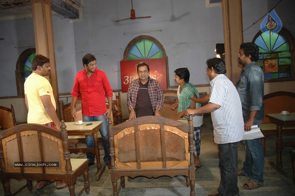 Pakdo Pakdo Movie New Stills - 2 / 15 photos