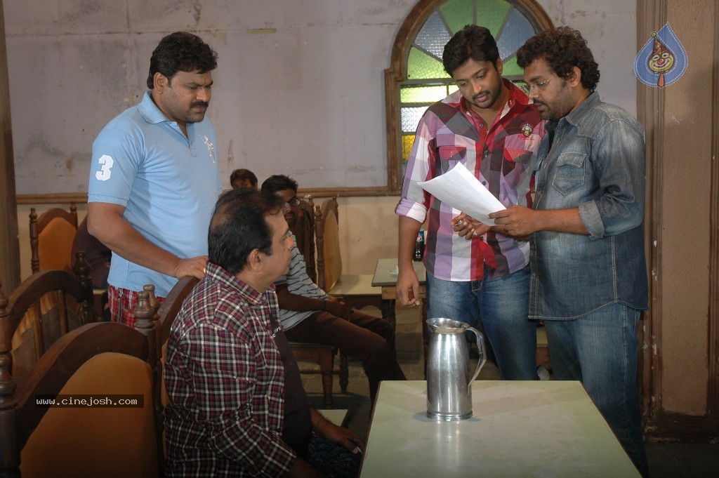 Pakdo Pakdo Movie New Stills - 13 / 15 photos