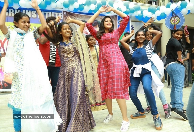 Palasa Team at SRK College - 34 / 42 photos