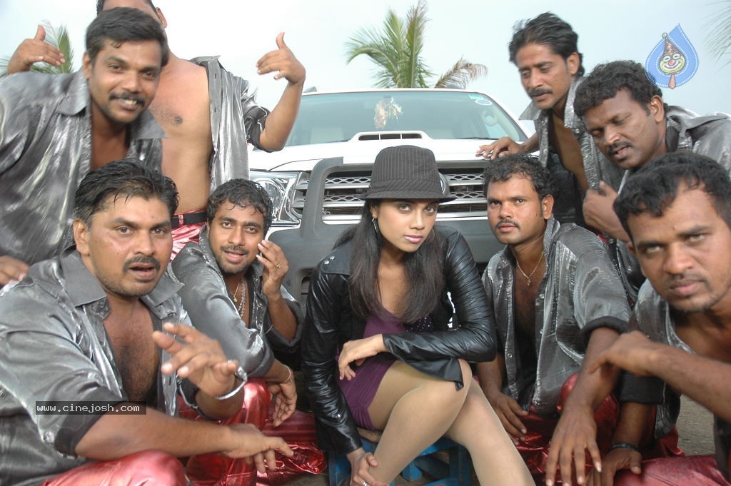 Pandavulu Movie Hot Stills - 25 / 45 photos