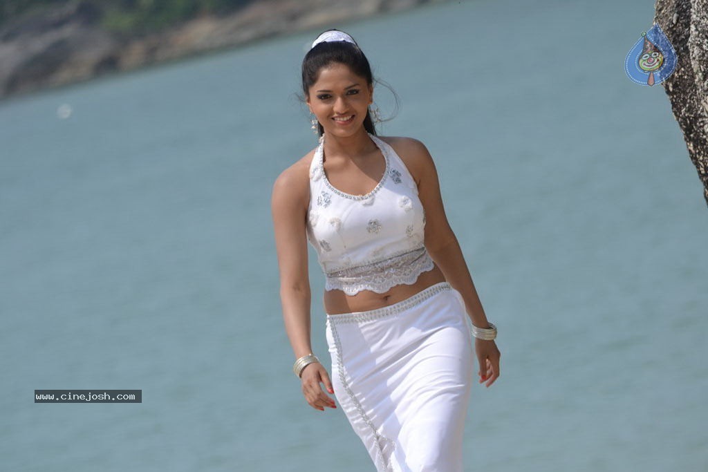 Pandi Oli Perukki Nilayam Tamil Movie Stills - 13 / 75 photos