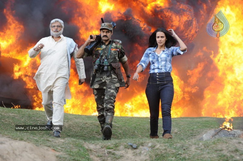 Parama Veera Chakra Movie Stills - 14 / 22 photos