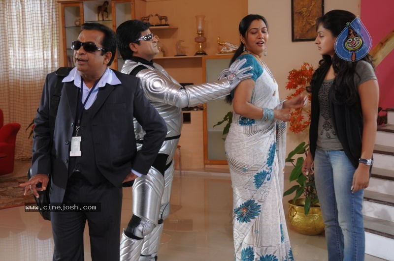 Parama Veera Chakra Movie Stills - 21 / 22 photos