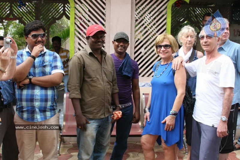 Parithi Tamil Movie Hot Stills - 27 / 60 photos