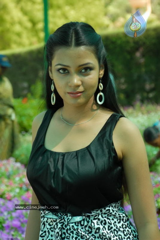 Parithi Tamil Movie Hot Stills - 39 / 60 photos
