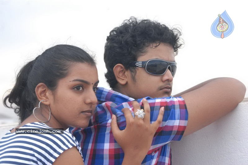 Pasakara Nanbargal Tamil Movie Stills - 10 / 44 photos