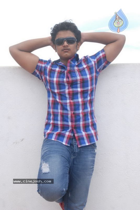 Pasakara Nanbargal Tamil Movie Stills - 18 / 44 photos