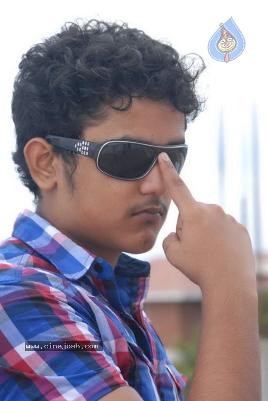 Pasakara Nanbargal Tamil Movie Stills - 19 / 44 photos