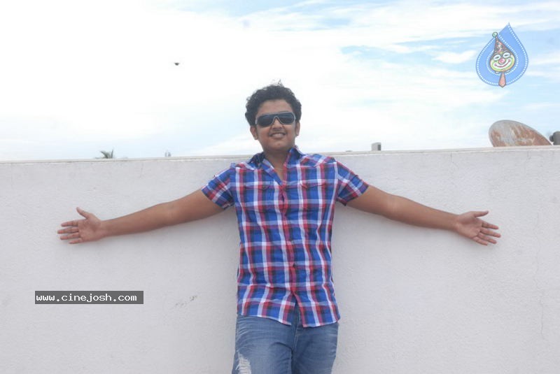 Pasakara Nanbargal Tamil Movie Stills - 29 / 44 photos