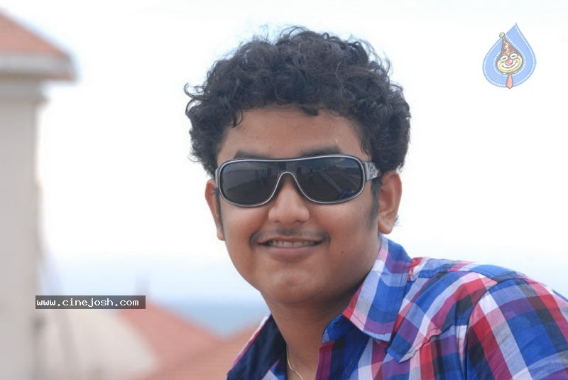 Pasakara Nanbargal Tamil Movie Stills - 41 / 44 photos