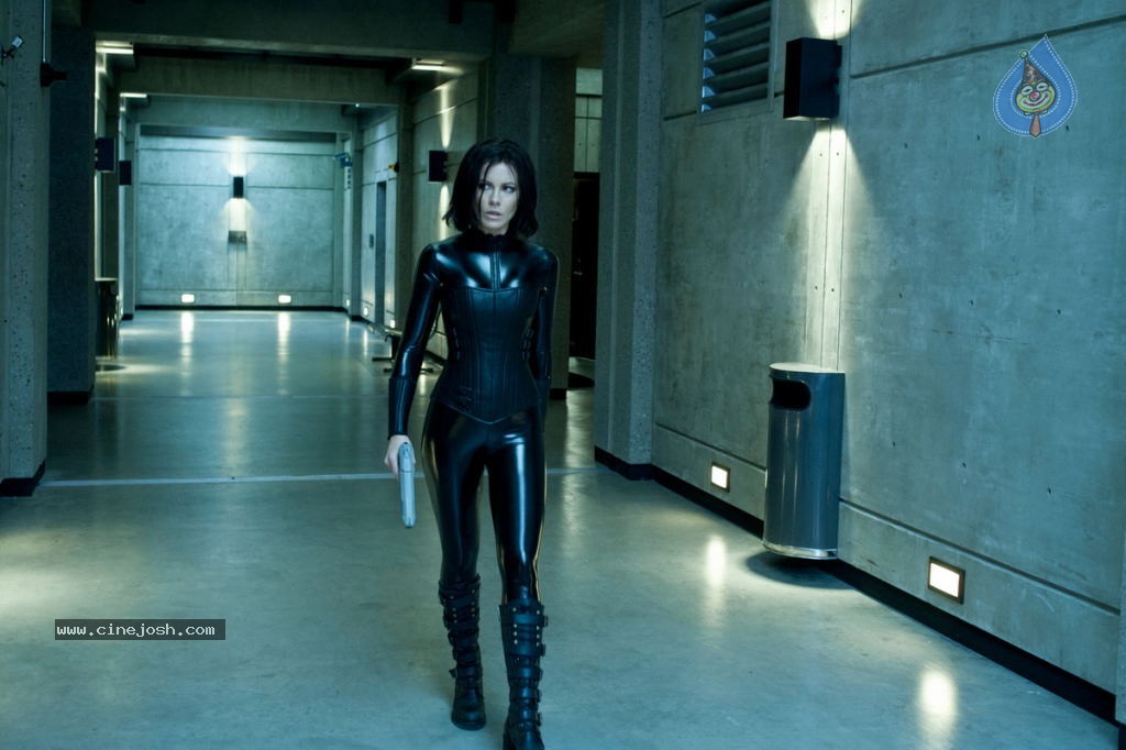 Pathala Prapancham Movie Stills - 22 / 27 photos