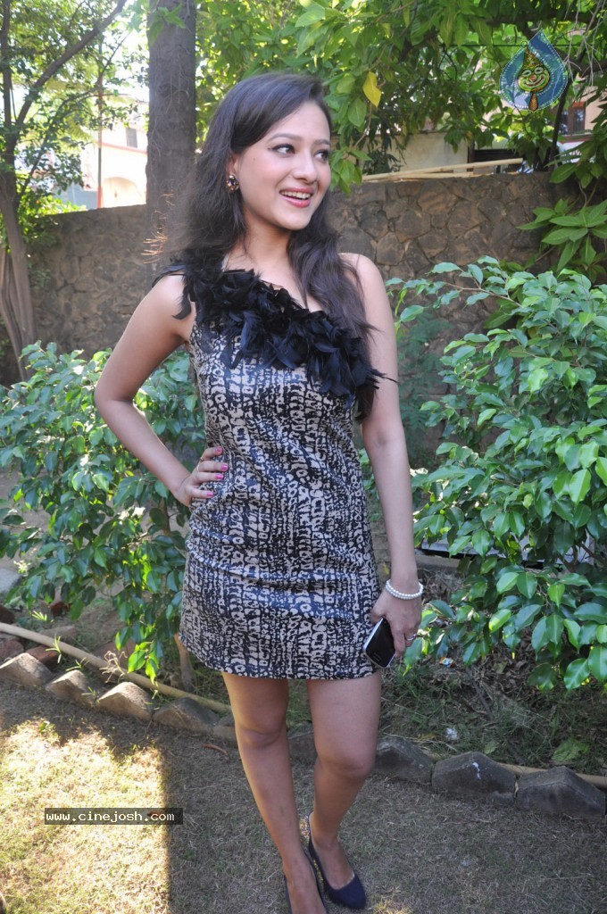 Pathayeram Kodi Tamil Movie Photos - 26 / 68 photos