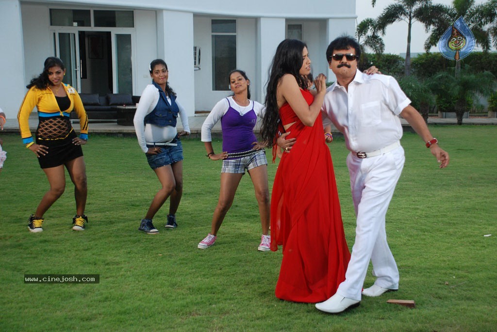 Pathayeram Kodi Tamil Movie Photos - 32 / 68 photos