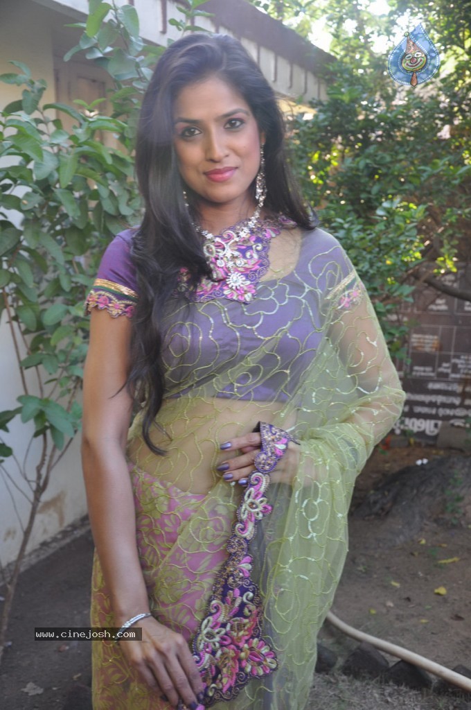 Pathayeram Kodi Tamil Movie Photos - 35 / 68 photos