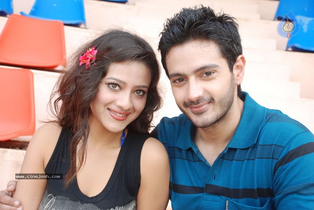 Pathayeram Kodi Tamil Movie Stills - 4 / 47 photos