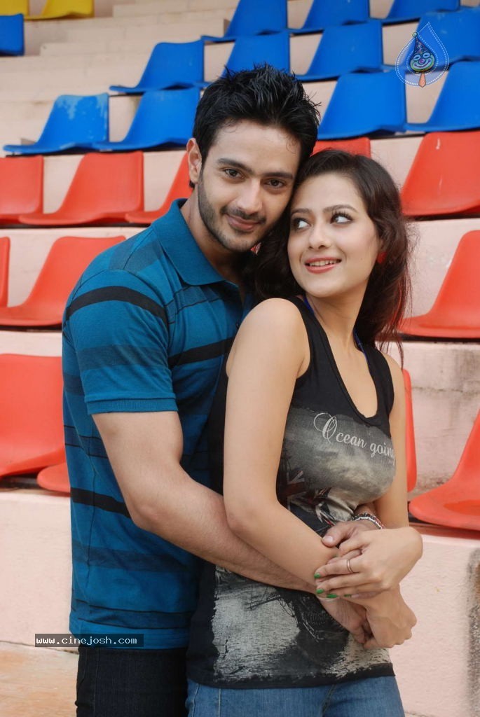 Pathayeram Kodi Tamil Movie Stills - 7 / 47 photos