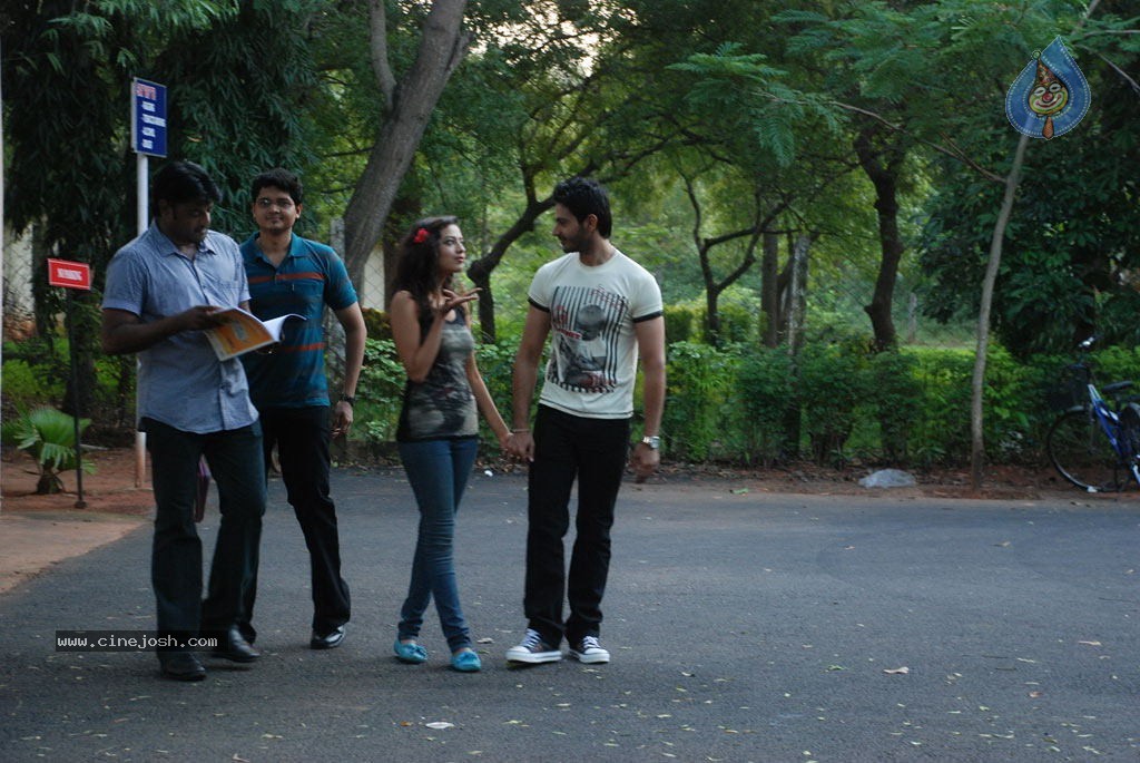 Pathayeram Kodi Tamil Movie Stills - 2 / 59 photos