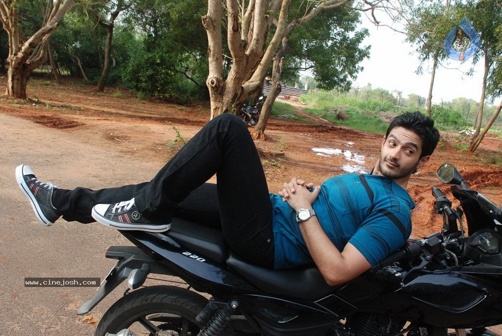 Pathayeram Kodi Tamil Movie Stills - 9 / 59 photos