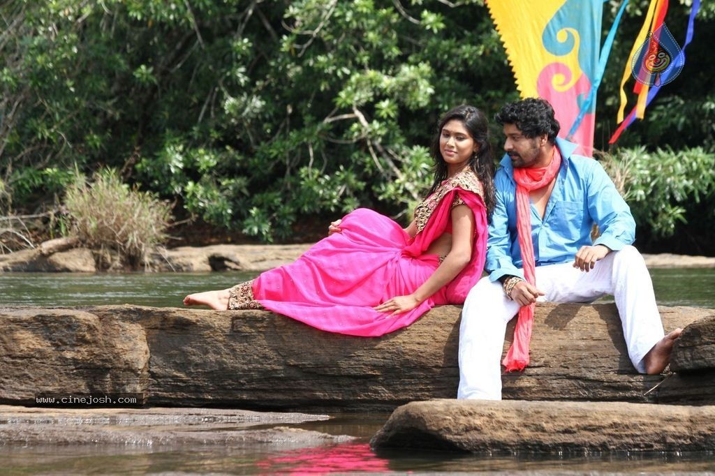 Pattaya Kelappanum Pandiya Tamil Movie Stills - 8 / 39 photos