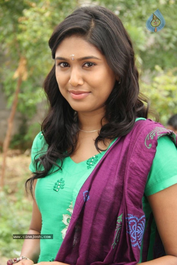 Pattaya Kelappanum Pandiya Tamil Movie Stills - 15 / 39 photos