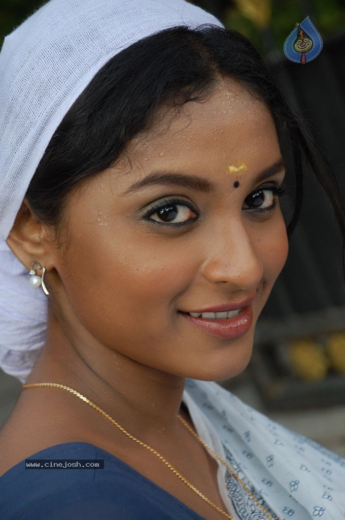 Pattikattu Mappillai Tamil Movie Stills - 17 / 57 photos