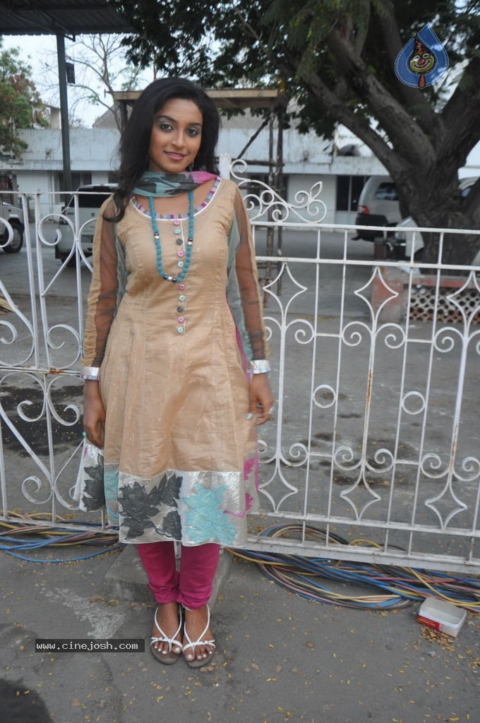 Pattikattu Mappillai Tamil Movie Stills - 20 / 57 photos