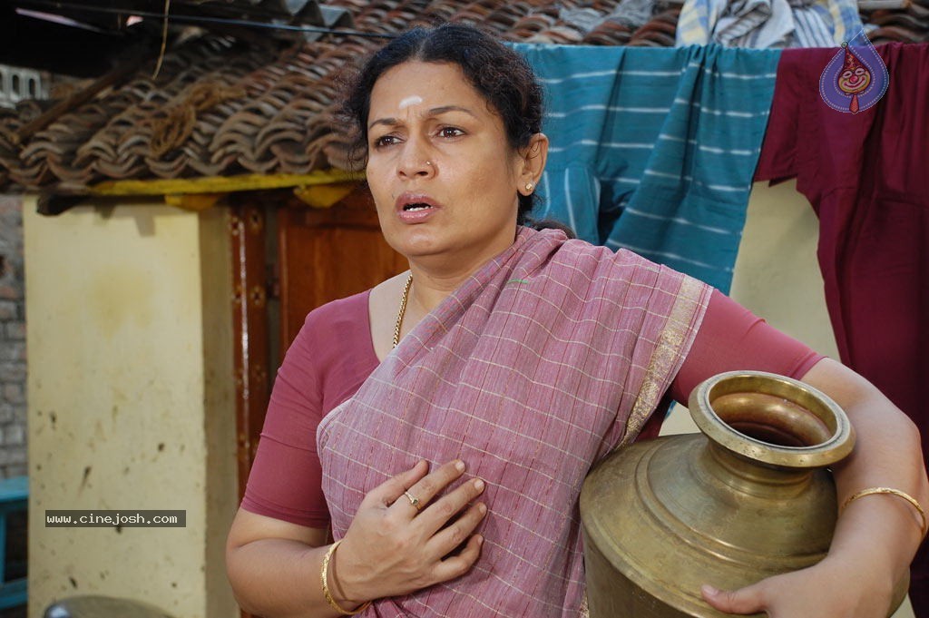 Pattikattu Mappillai Tamil Movie Stills - 21 / 57 photos