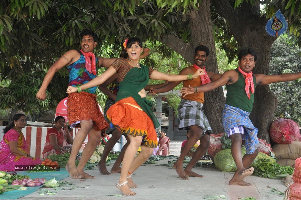 Pattikattu Mappillai Tamil Movie Stills - 23 / 57 photos