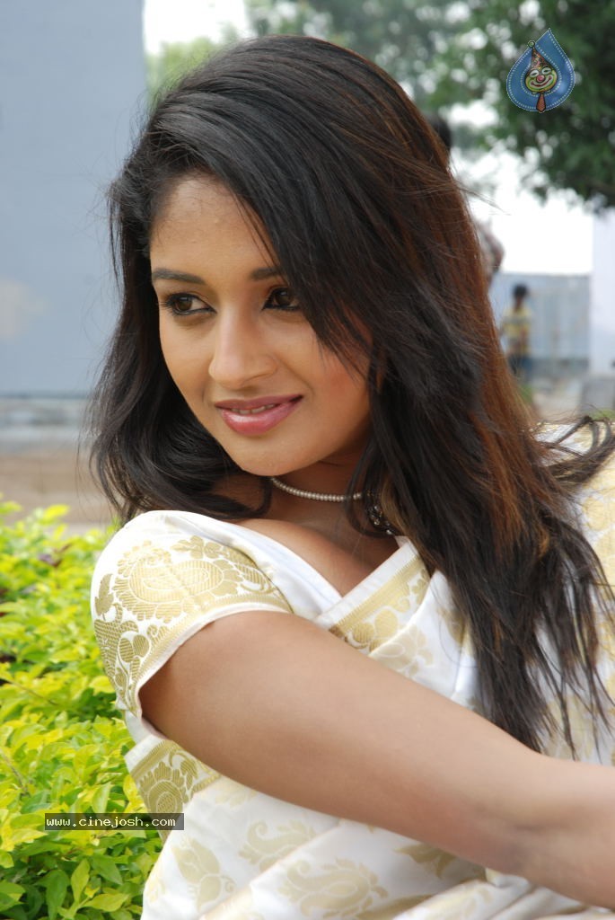 Pelladandi Preminchaka Matrame New Stills - 34 / 47 photos