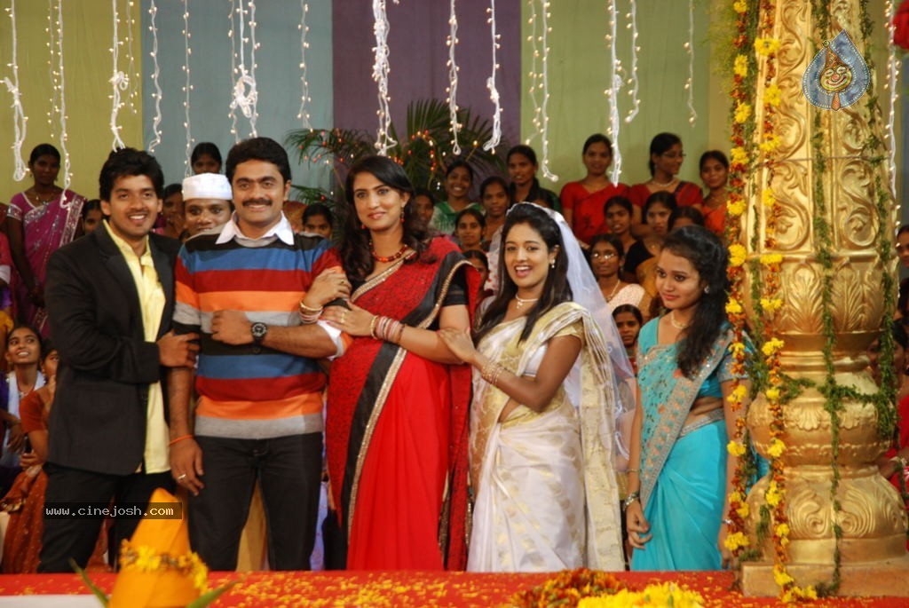 Pelladandi Preminchaka Matrame Stills - 9 / 19 photos