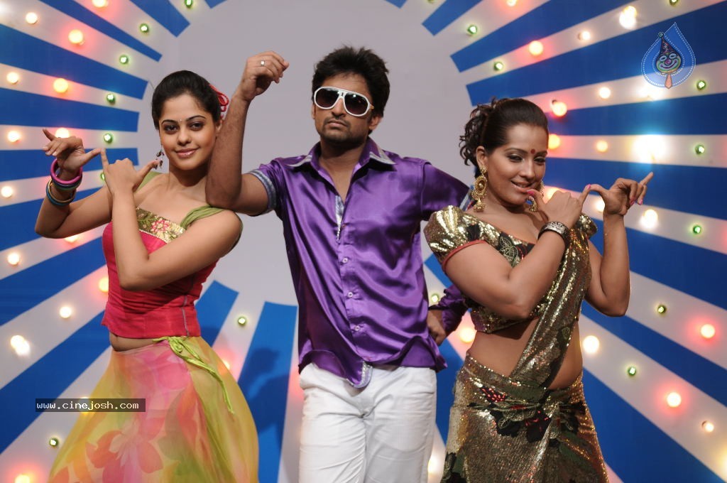 Pilla Zamindar Movie New Stills - 9 / 19 photos