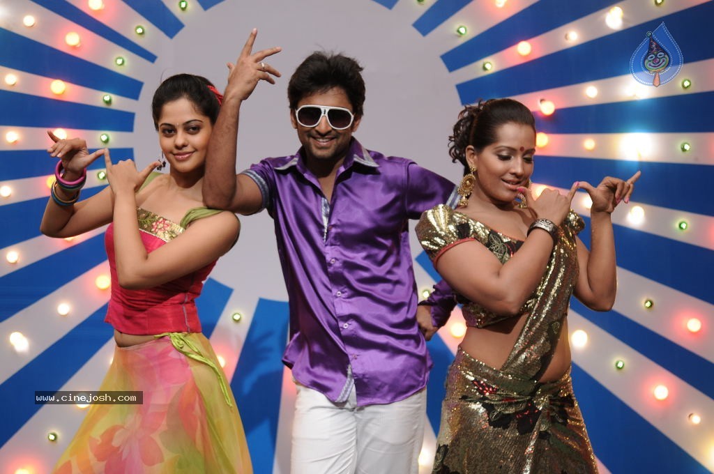 Pilla Zamindar Movie New Stills - 18 / 19 photos