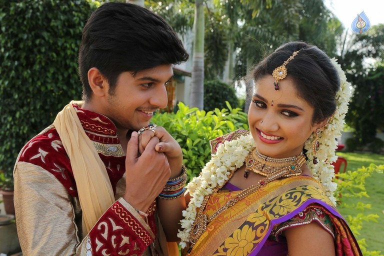 Plus 1 Movie Stills - 8 / 42 photos