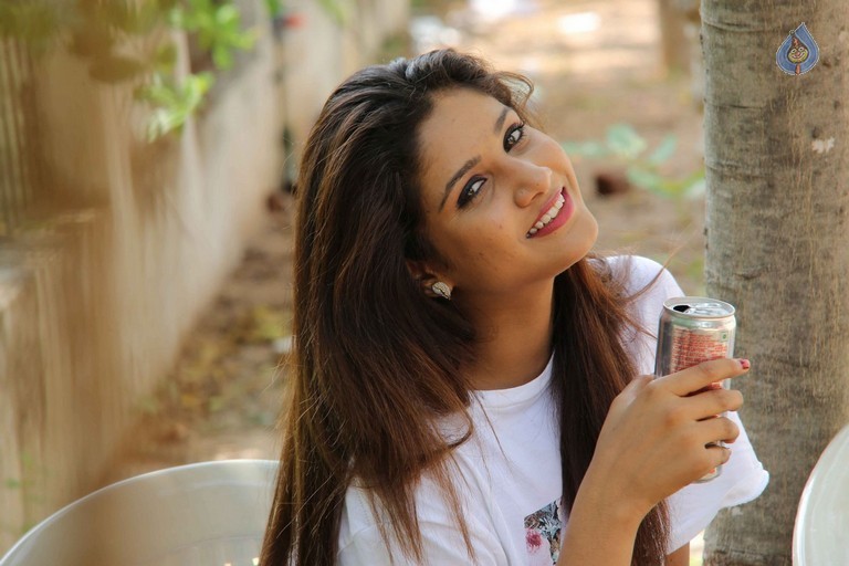 Plus 1 Movie Stills - 24 / 42 photos