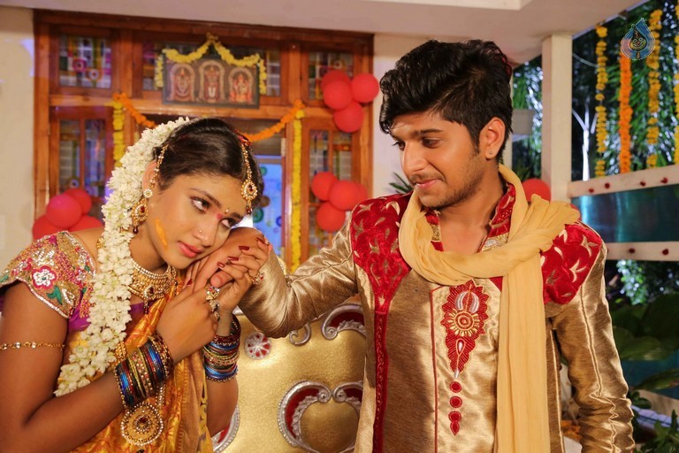 Plus 1 Movie Stills - 32 / 42 photos