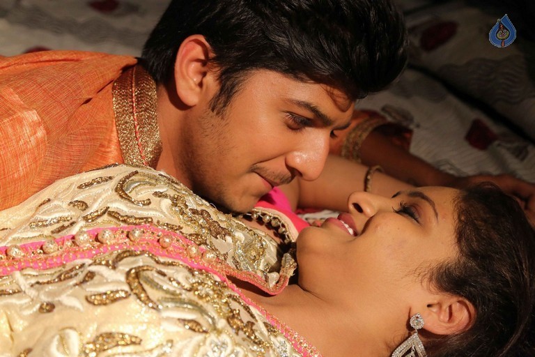 Plus 1 Movie Stills - 35 / 42 photos