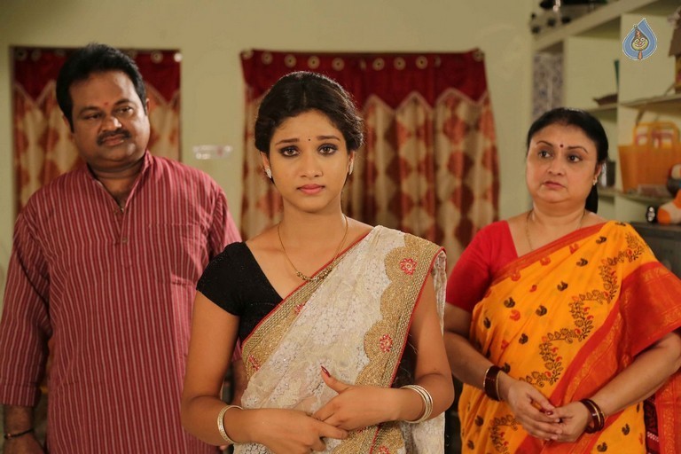 Plus 1 Movie Stills - 40 / 42 photos