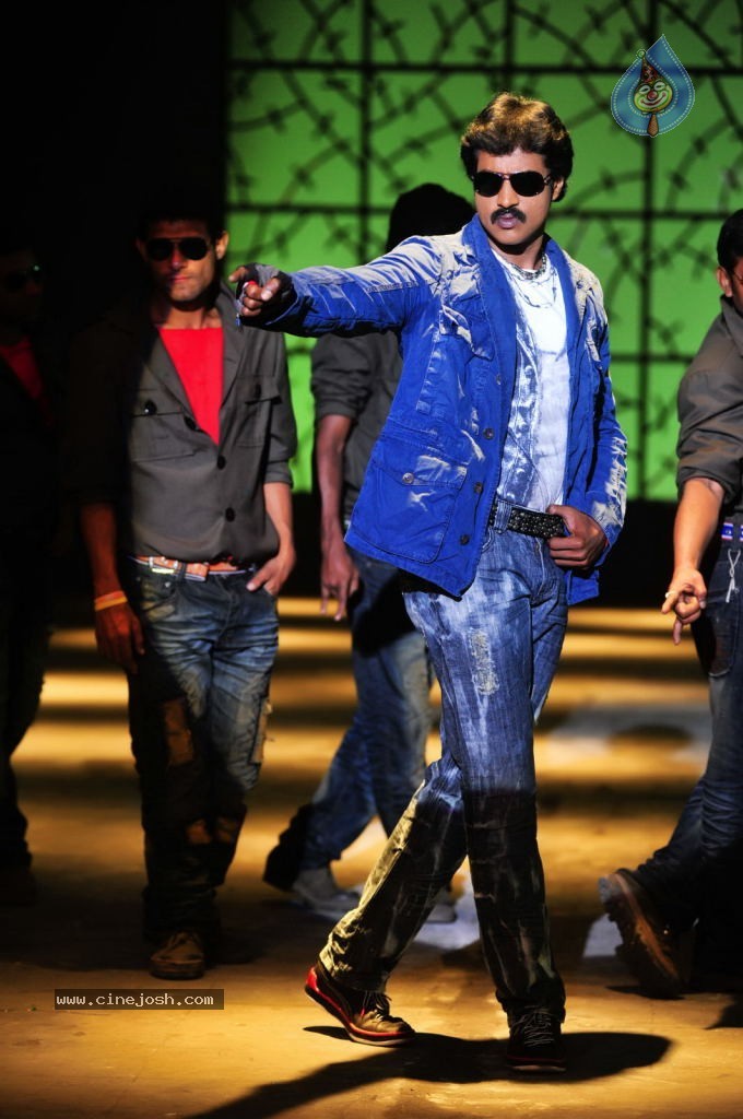 Poola Rangadu Movie New Stills - 18 / 34 photos