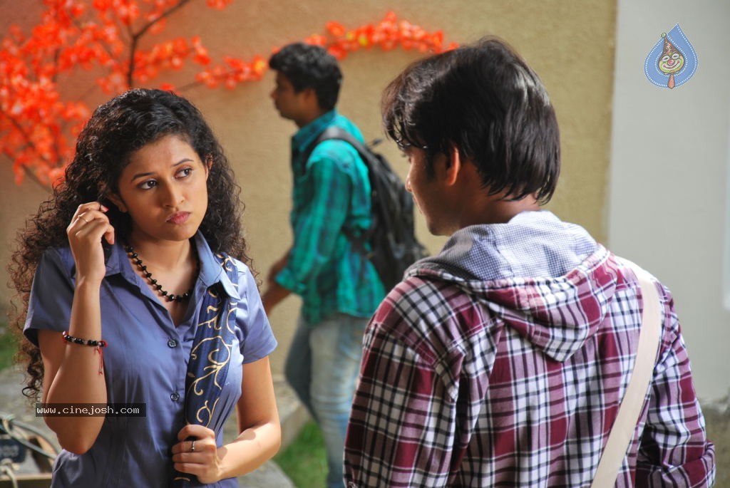 Pora Pove Movie Stills - 31 / 40 photos