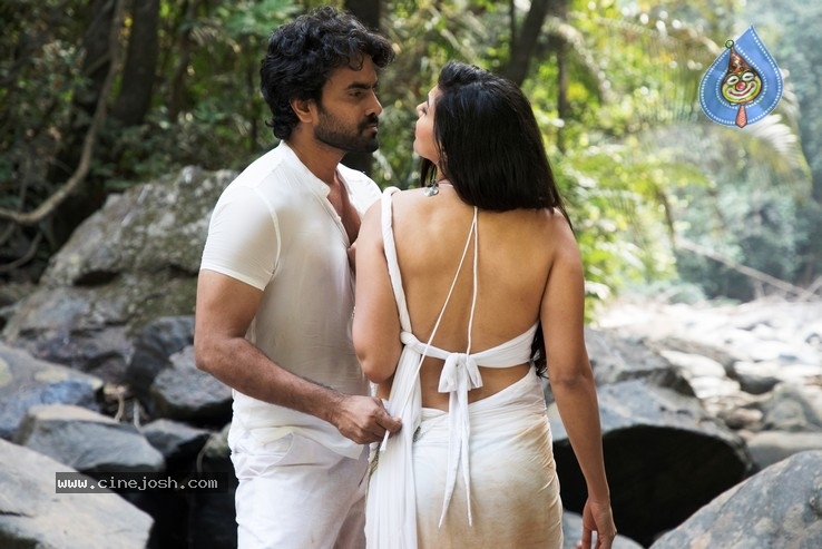 Poster Movie Stills - 7 / 21 photos