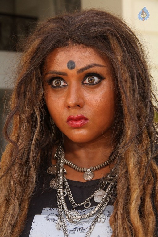 Pottu Tamil Movie Photos - 19 / 28 photos