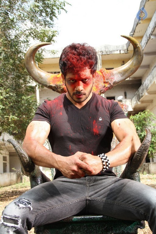 Pottu Tamil Movie Photos - 21 / 28 photos