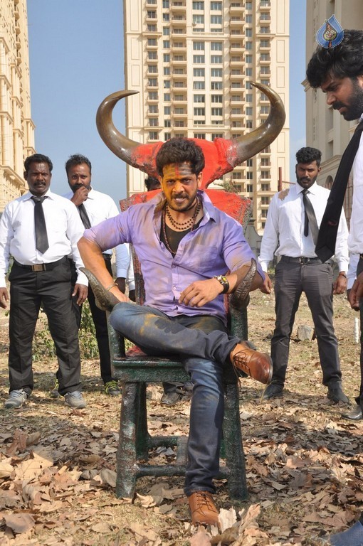 Pottu Tamil Movie Photos - 26 / 28 photos