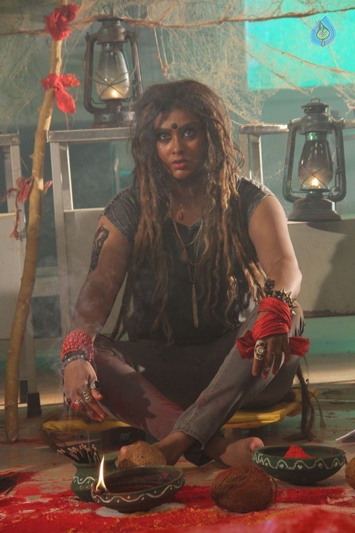 Pottu Tamil Movie Photos - 27 / 28 photos