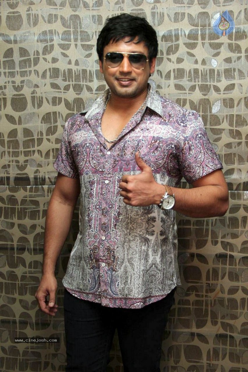 Prashanth Saahasam Tamil Movie Stills - 13 / 17 photos