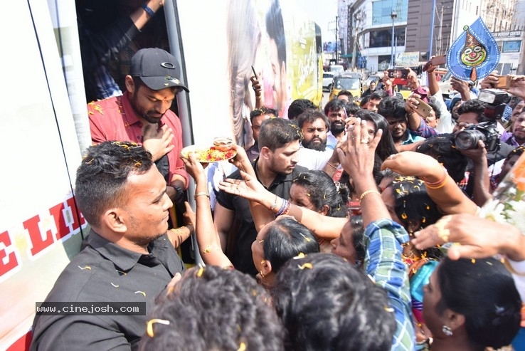 Prati Roju Pandaage Bus Tour Photos - 7 / 19 photos