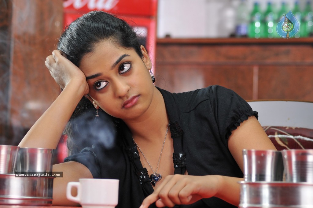 Premakatha Chitram Stills and Walls - 23 / 34 photos