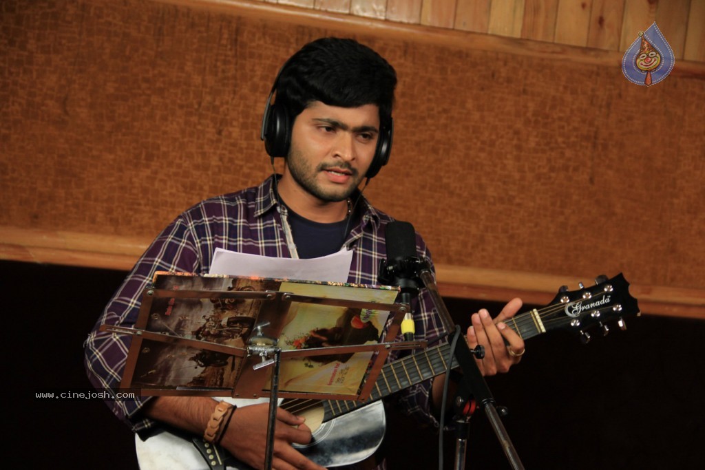 Premantene Chitram Movie Photos - 38 / 104 photos