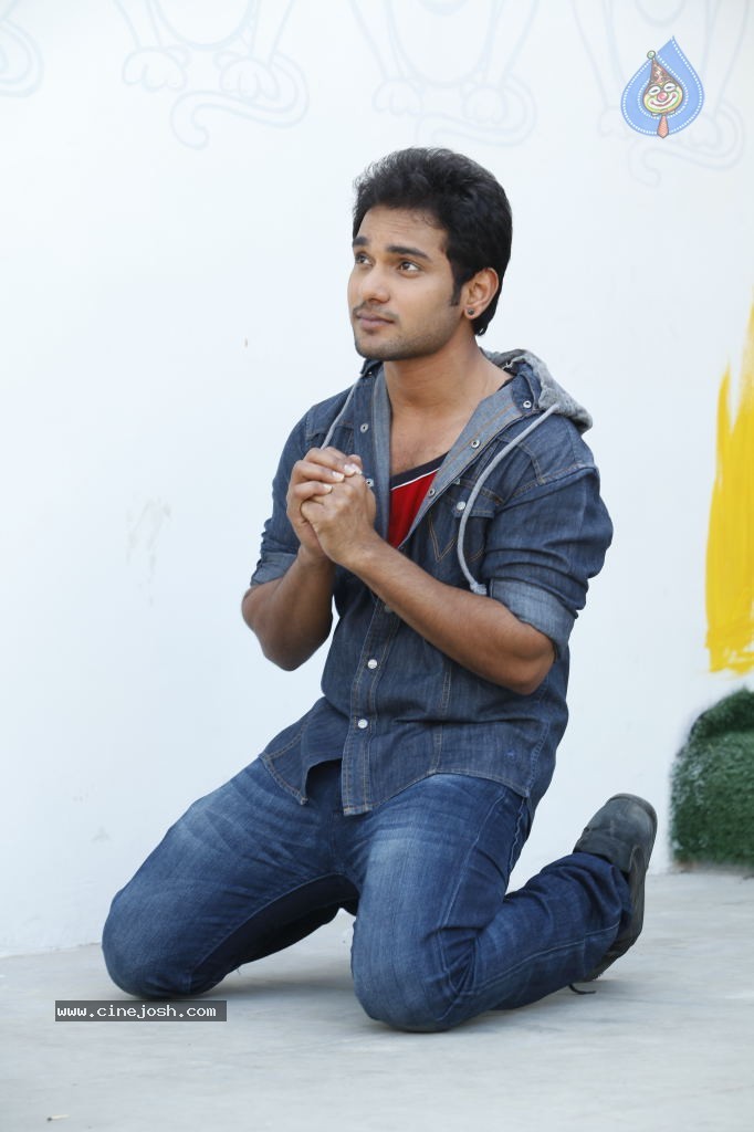 Present Love Movie Stills - 16 / 30 photos