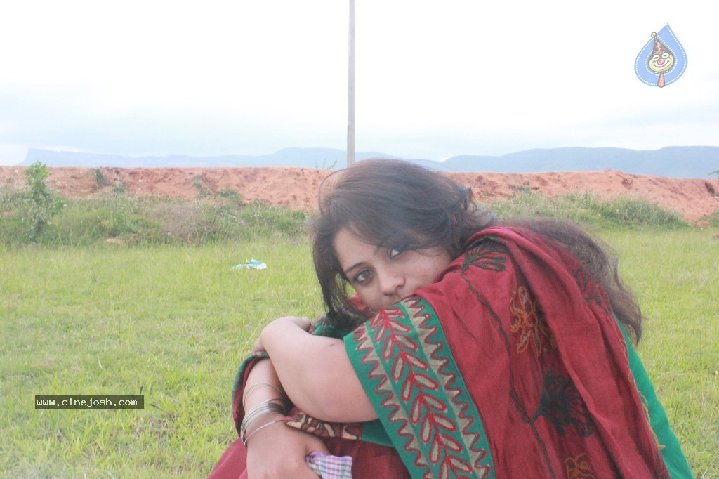 Priya Premalo Pream Stills and Walls - 37 / 69 photos